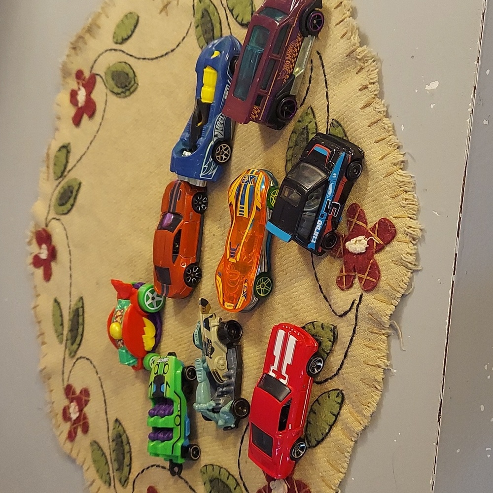 ❤️ Bundle of Hot Wheels Die Cast Vehicles